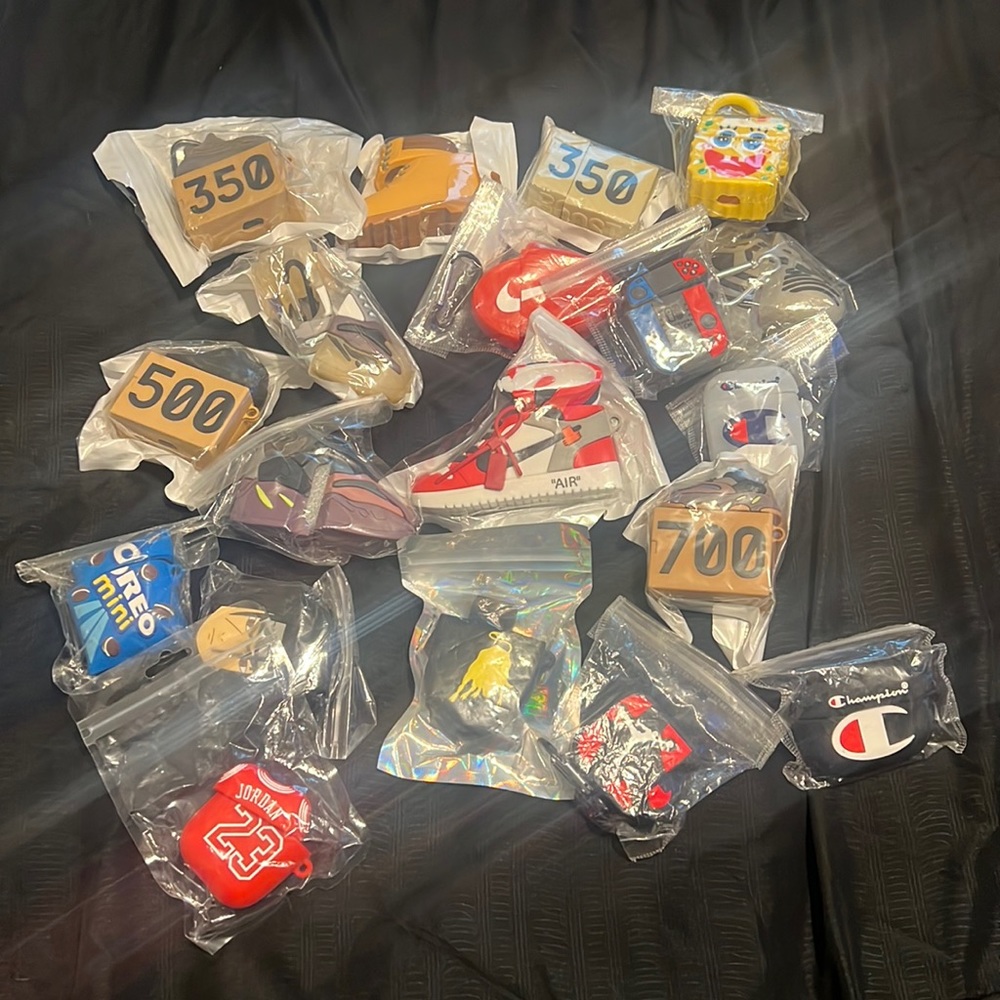 All different kinds of AirPod cases for Apple AirPod 2